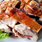 El hornado, con todos los juguetes, será uno de los platos más buscados en Raíces 2025.