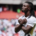 Ricardo Adé es el líder de la defensa de Liga de Quito. Es uno de los capitanes y cumple su tercera temporada con los albos.