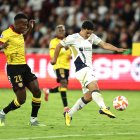 Barcelona cayó 3-1 ante Liga de Quito en el estadio Rodrigo Paz en el primer duelo del 2025.