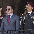 Fotografía de archivo de 15 abril de 2025 del presidente de Ecuador, Daniel Noboa, saludando desde del Palacio de Gobierno en Quito (Ecuador).