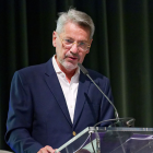 El exministro de Educación y escritor, Raúl Vallejo, opinó sobre la fusión de carteras de Estado y subsecretarías