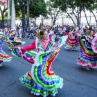 Más de 500 artistas y talentos en escena participaron la tarde de este 26 de julio del desfile, que llenó de vida y color al centro de Guayaquil.