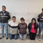 Tres personas que presuntamente se dedicaban al robo en buses fueron detenidos.