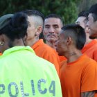 El gobierno ecuatoriano dejó a un primer grupo de presos colombianos en el Puente Internacional de Rumichaca en la frontera entre Ecuador y Colombia