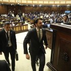 El asambleísta del oficialismo, Niels Olsen, preside la Asamblea Nacional del Ecuador.