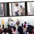 Moisés Caicedo con su madrecita Liliana en la iglesia.