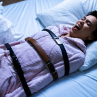 La parálisis del sueño es un fenómeno común que le puede suceder a cualquier persona