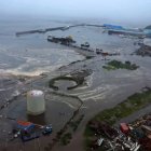 Esta captura de video de filmación de un dron publicada por el Servicio Geofísico de la Academia de Ciencias de Rusia el 30 de julio de 2025 muestra el tsunami que azotó Severo-Kurilsk en las islas Kuriles del norte de Rusia.