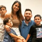 Lionel Messi junto a su esposa Antonela Roccuzzo y sus tres hijos.