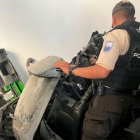 La Policía encontró más de 130 autopartes de carros robados en una bodega clandestina de Llano Grande, en el norte de Quito.