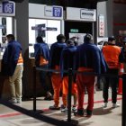 Según datos oficiales, al menos 210 personas fueron trasladadas desde centros penitenciarios de Ecuador hasta el límite fronterizo.