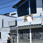 En la av. Amazonas, frente al Parque Bicentenario, norte de Quito Quito, algunos muros, están llenos de rayones.