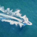 Imagen referencial de una lancha en mar abierto.