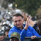 Jair Bolsonaro y su esposa Michelle Bolsonaro participan en el encuentro anual de motociclistas del Capital Moto Week.