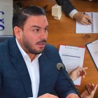 Andrés Fantoni, titular del del Consejo de Participación Ciudadana y Control Social, responde a los miembros de la veeduría ciudadana para la elección del nuevo fiscal del Estado.