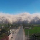 Fotografía que muestra el levantamiento de polvo por fuertes vientos este jueves 31 de julio de 2025, en Arequipa (Perú).