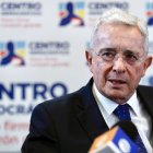 El expresidente de Colombia, Álvaro Uribe, fue sentenciado a 12 años de prisión domiciliaria.