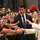 El Papa León XIV saluda a los fieles durante la misa del Jubileo de los Misioneros Digitales y los Influencers Católicos.