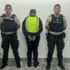 Detienen a hombre que fingía ser agente de tránsito en el norte de Quito. Había sido destituido de la AMT