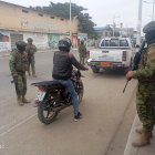 Operativo militar en vía principal de Playas.