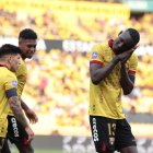 Janner Corozo en el festejo del segundo gol de Barcelona.