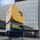 Referencial. La fachada de uno de los edificios del Banco Pichincha.