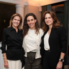 Alexandra Stewart y Nur Cristiani junto a su anfitriona, Priscilla Falconi Avellán.