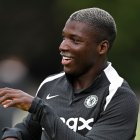 Moisés Caicedo volvió a las prácticas con Chelsea este lunes 4 de agosto.