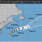 Imagen cedida por la Oficina Nacional de Administración Oceánica y Atmosférica (NOAA) a través del Centro Nacional de Huracanes (NHC) estadounidense del mapa del pronóstico de cinco días del paso de la tormenta tropical Dexter en el Atlántico.
