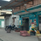 En este negocio de la ciudadela Unidad Nacional, en Durán, fue lanzado un artefacto explosivo.