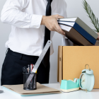 La desvinculación de miles de funcionarios públicos en Ecuador ha generado consecuencias emocionales afectando la estabilidad familiar y la salud mental de quienes pierden su empleo.