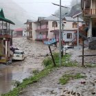 Daños después de que un aguacero provocara un deslizamiento de tierra cerca de Harsil, Uttarkashi.