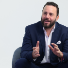 Albán es ingeniero en Gestión Empresarial Internacional y máster en Políticas y Gestión Pública.