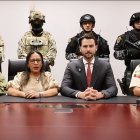 La ministra de Gobierno, Zaida Rovira, y el presidente de la Asamblea, Niels Olsen, estuvieron acompañados de policías y militares durante la cadena nacional.