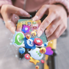 El algoritmo de redes sociales analiza cada interacción para construir un feed personalizado. Lo que ves no es casualidad: es el reflejo de tus hábitos digitales.