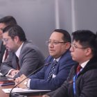 El contralor comparece en la Asamblea y da detalles de los contratos de Progen y Austral.