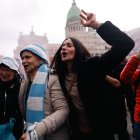 Personas participan en una protesta de jubilados este miércoles, 6 de agosto de 2025, en Buenos Aires (Argentina).
