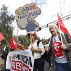 Inicia la marcha en la avenida 10 de Agosto. Diversos gremios se movilizan para protestar contra las recientes medidas del gobierno de Daniel Noboa.