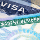 USCIS endurece requisitos para la green card por matrimonio y familia en 2025.