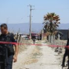 Agentes mexicanos en el rancho Izaguirre (Teuchitlán), atribuido a uno de los carteles de narcotráfico.