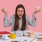 Salir del sobreendeudamiento no ocurre de la noche a la mañana, pero con un plan bien estructurado y disciplina, es posible lograrlo.