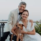 Marcela Aguiñaga y Marcelo Guim junto a su mascota Patria.