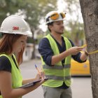 Más de 5.700 árboles urbanos de Loja están registrados en la plataforma digital con fichas técnicas detalladas.
Más de 5.700 árboles urbanos de Loja están registrados en la plataforma digital con fichas técnicas detalladas.