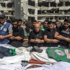 Dolor. Miles de personas sufren la partida de los profesionales.