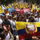 Daniel Noboa marchó por unos minutos junto a sus simpatizantes hacia la Corte Constitucional.