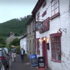 Fachada del pub Radnor Arms, en el pueblo de New Radnor, en el sur de Gales.