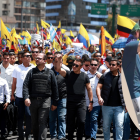 En la marcha convocada por el presidente Daniel Noboa hubo jóvenes haciendo el saludo nazi.