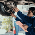 La revisión técnica vehicular es obligatoria en ciudades como Quito y Guayaquil. No cumplir con este requisito puede impedir la matriculación y derivar sanciones.