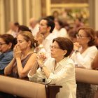 Fieles de distintas partes de la ciudad participaron de la misa en la Catedral de Guayaquil para honrar el legado del monseñor Larrea.