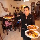 Los restaurantes ingresan dentro de los locales del sector turístico que podría contratar personal por horas.